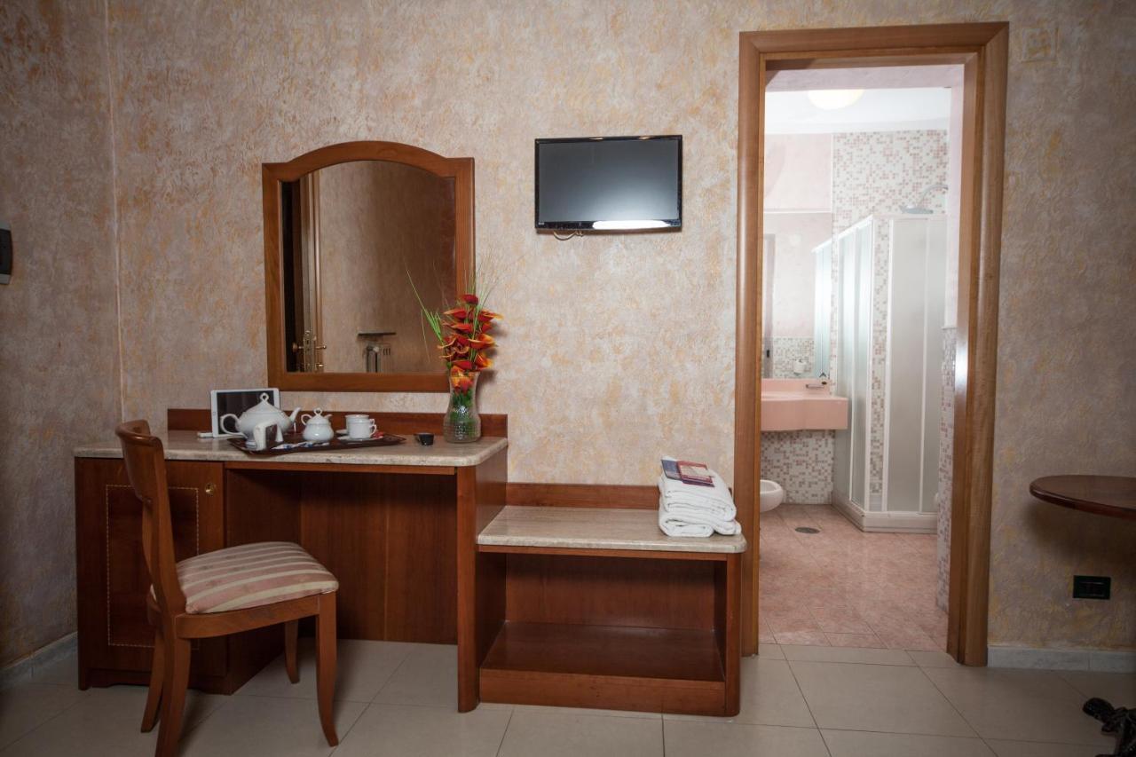 Hotel Cesare 14 نابولي المظهر الخارجي الصورة